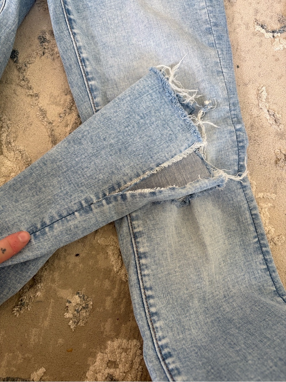 American Eagle Outfitters Light Blue Ripped Skinny kick jeans - Picture 3 of 7